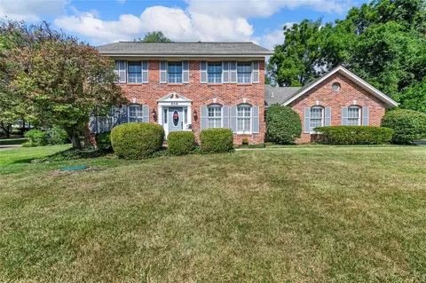 608 Log Hill Ct, Ballwin, MO 63011