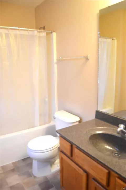 468 Coachgate Ct, Ballwin, MO 63021 photo 8