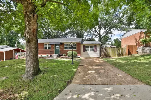 9636 Guehring Dr, Saint Louis, MO 63123