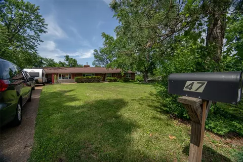 47 Branford Dr, Saint Louis, MO 63132