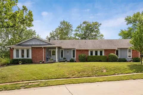 471 Brightspur Ln, Ballwin, MO 63011