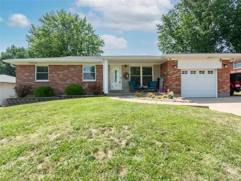 4137 Behnke Ct, Saint Louis, MO 63129