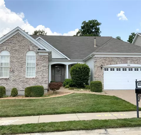 668 Falconcrest Dr, Lake Saint Louis, MO 63367