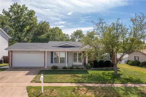 289 Village Mead Dr, Ballwin, MO 63021