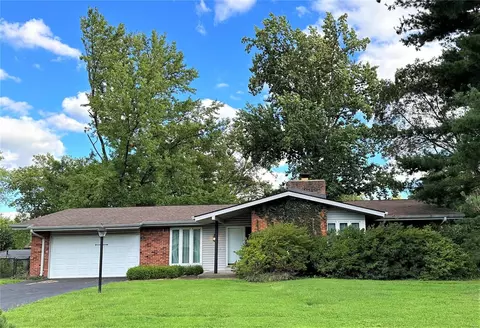 1502 Papillon Dr, Saint Louis, MO 63146