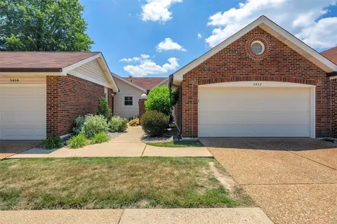 5452 Duchesne Parque Dr, Saint Louis, MO 63128