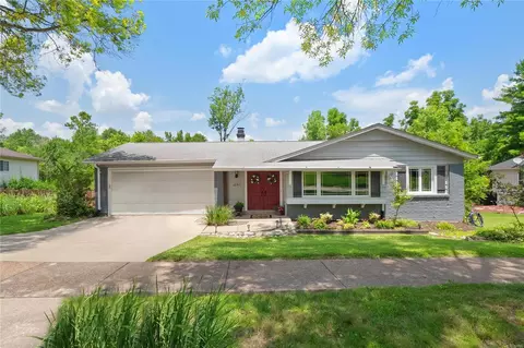 1047 Terracewood Cir, Ballwin, MO 63011