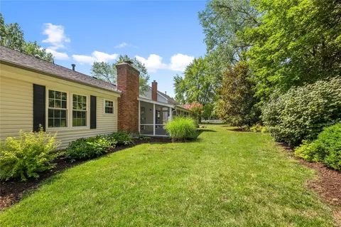 1355 Yves Dr, Ballwin, MO 63011 photo 2