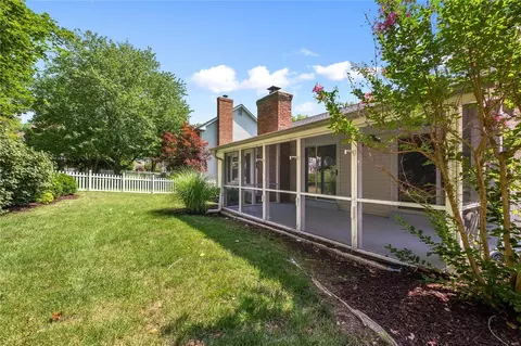 1355 Yves Dr, Ballwin, MO 63011 photo 3