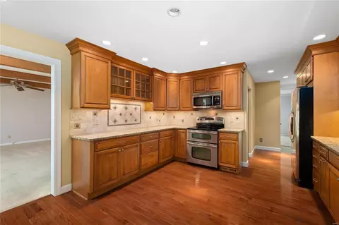 1355 Yves Dr, Ballwin, MO 63011 photo 10
