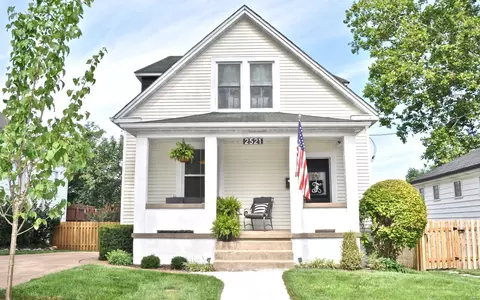 2521 Valley Ave, Maplewood, MO 63143