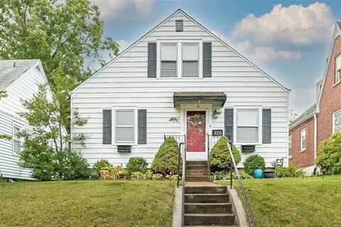 1009 Jackson St, Saint Charles, MO 63301