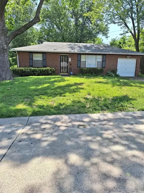 1905 Coleridge Dr, Saint Louis, MO 63136