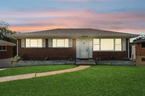 9636 Greenview Dr, Crestwood, MO 63126