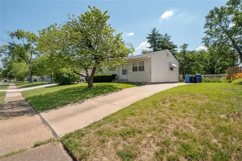 2370 Grants Pkwy, Florissant, MO 63031