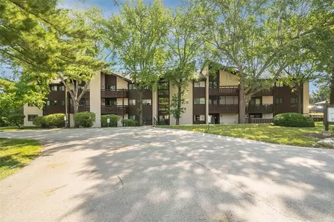 1380 Heritage Lndg #206, Saint Charles, MO 63303