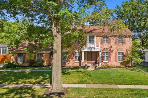 14581 Crossway Ct, Chesterfield, MO 63017