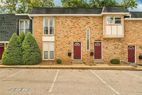 1117 Rue La Vl, Saint Louis, MO 63141