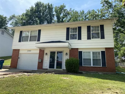 2393 Wesford Dr, Maryland Heights, MO 63043