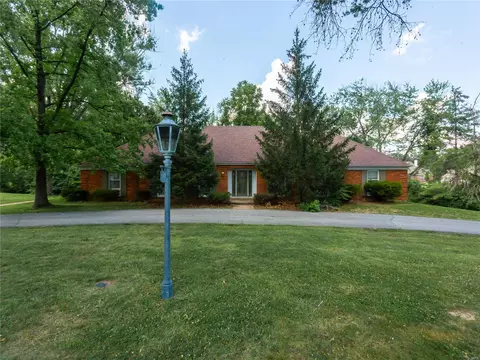 1 Fordyce Manor Dr, Saint Louis, MO 63131