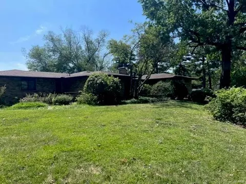 363 Hackmann, Creve Coeur, MO 63141