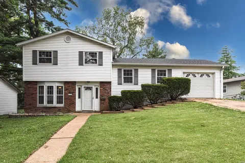 3229 Bristol Hall Dr, Bridgeton, MO 63044
