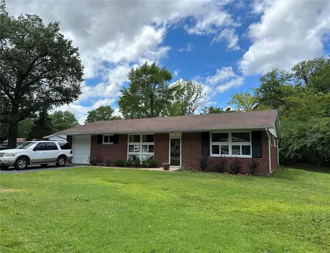 8 Bon Price, Saint Louis, MO 63132