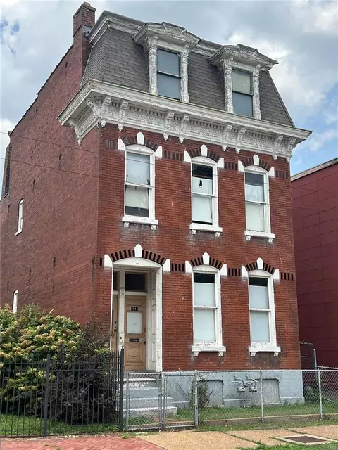 1911 Hebert St, Saint Louis, MO 63107