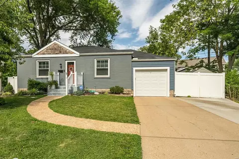 2 Bedford Dr, Saint Louis, MO 63144