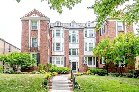 7520 Oxford Dr #3W, Saint Louis, MO 63105