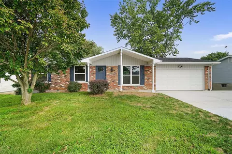 4121 Mcclay Rd, Saint Charles, MO 63304
