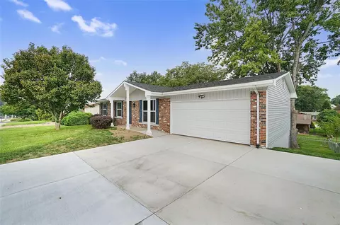 4121 Mcclay Rd, Saint Charles, MO 63304 photo 2
