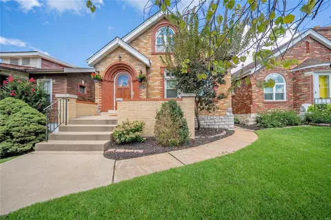 5441 Eichelberger St, Saint Louis, MO 63109