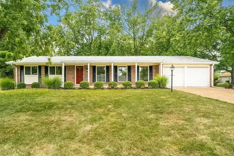 12564 Larkwood Dr, Saint Louis, MO 63146