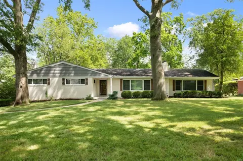 1 Beaver Dr, Creve Coeur, MO 63141