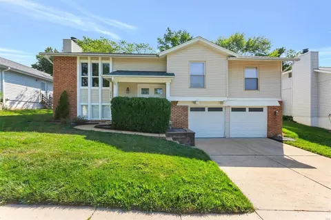 1444 Weatherby Dr, Saint Louis, MO 63146