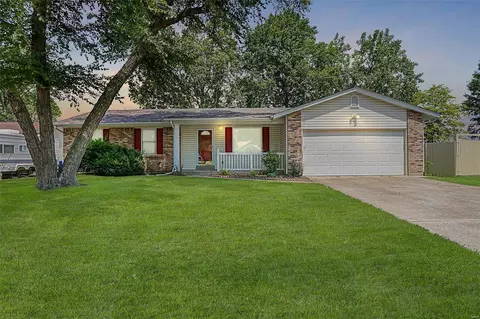 1 Dogwood Ct, Saint Peters, MO 63376