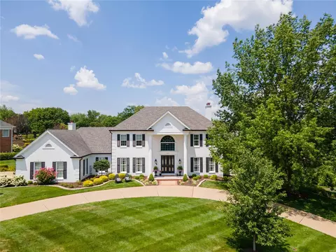 953 Kingscove Ct, Town And Country, MO 63017
