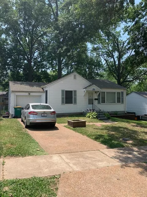 1216 Kilgore Dr, Saint Louis, MO 63137
