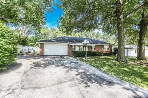 9864 Winkler Dr, Saint Louis, MO 63136