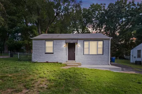 23 Becker Dr, Saint Louis, MO 63135