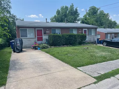 10004 Livingston Ave, Saint Ann, MO 63074