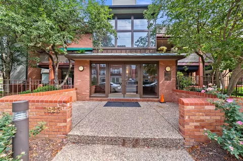 7923 Kingsbury Blvd #101, Clayton, MO 63105