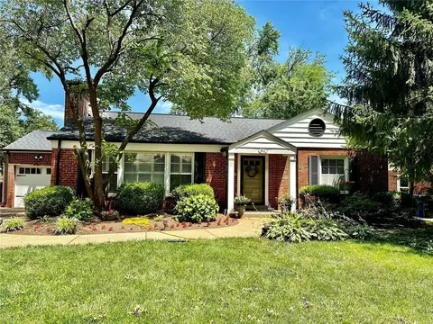 822 Berick Dr, Saint Louis, MO 63132