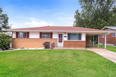 1545 Moellering Dr, Florissant, MO 63031