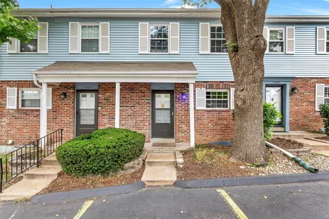 1486 Durango Ct, Fenton, MO 63026