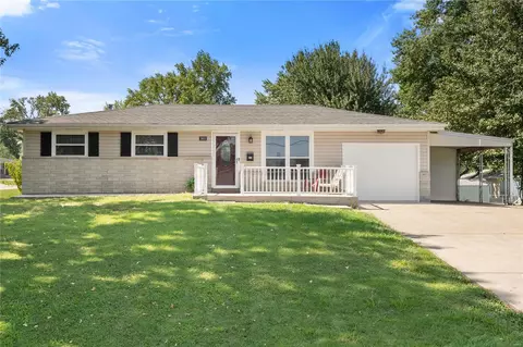 3950 Hoffmeister Ave, Saint Louis, MO 63125