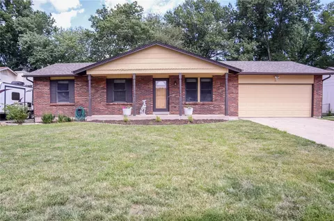 15 El Caballo Dr, Saint Peters, MO 63376