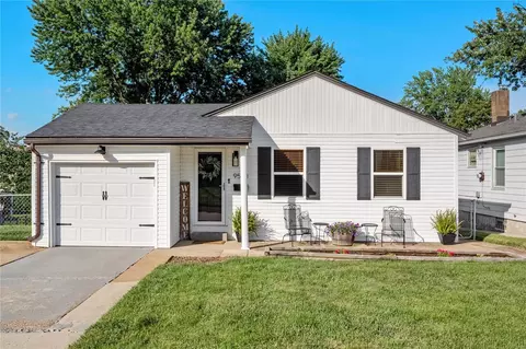 9553 Lydell Dr, Saint Louis, MO 63123