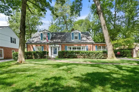 11 Daniel Rd, Ladue, MO 63124